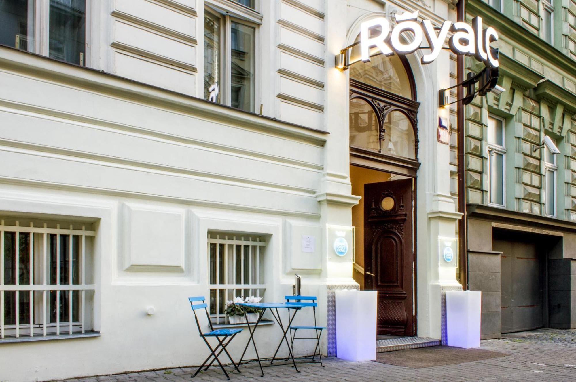 Royal Court Hotel — Photos 1